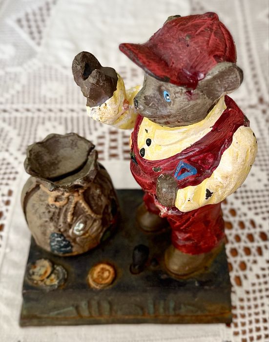 Mealheiro mecânico antigo em ferro