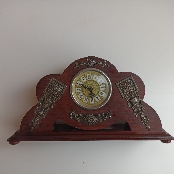 Relógio de mesa Art Deco com aplicações