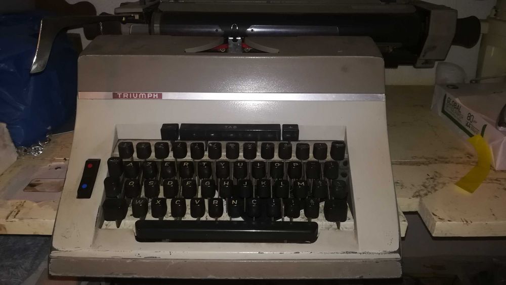 Máquina de escrever vintage Triumph Matura 300