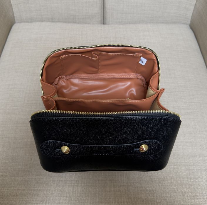 Kosmetyczka CC czarna z białym Logo