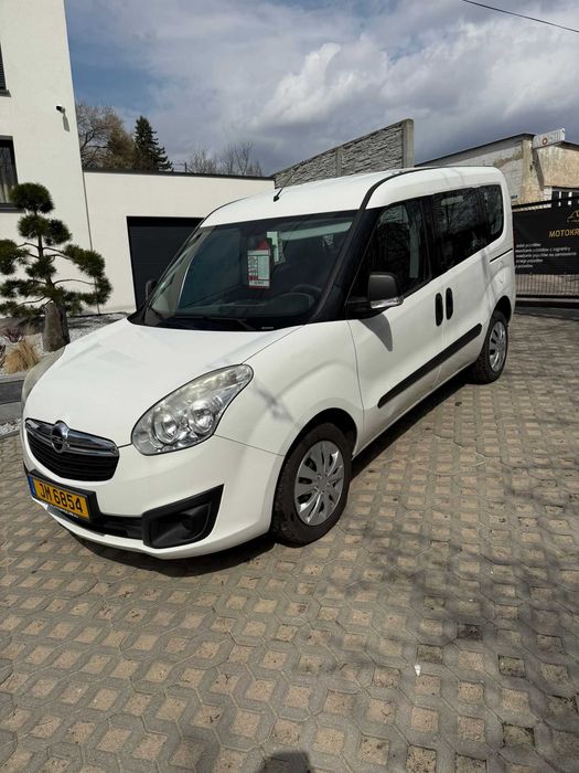 Opel Combo 1,4benzyna  7 osobowy tylko 116tys przebiegu super stan