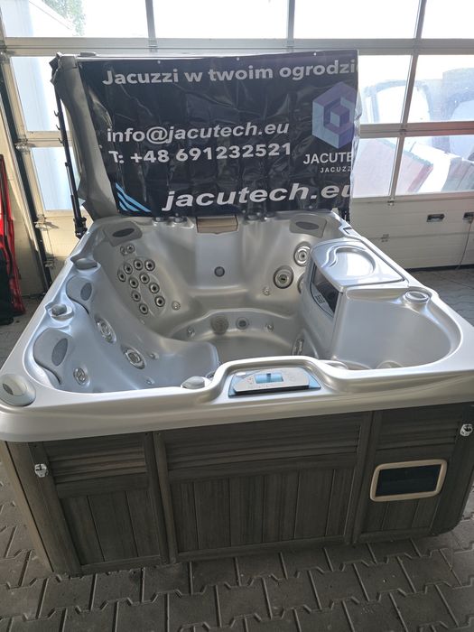 Jacuzzi dzakuzi ogrodowe taras ogrod caloroczne ocieplone sundance spas Marin