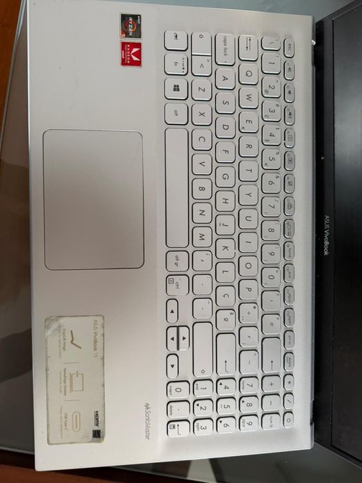 ASUS VivoBook 15