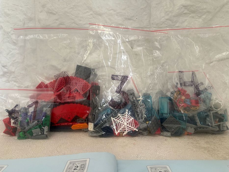 Ataque ao esconderijo de Spider-Man [Lego 76175)