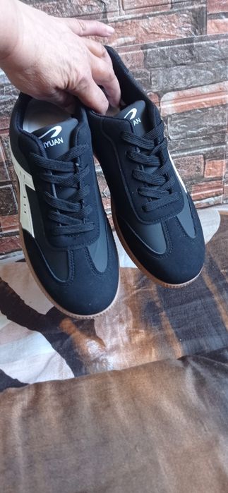 Buty sportowe 39-25 cm