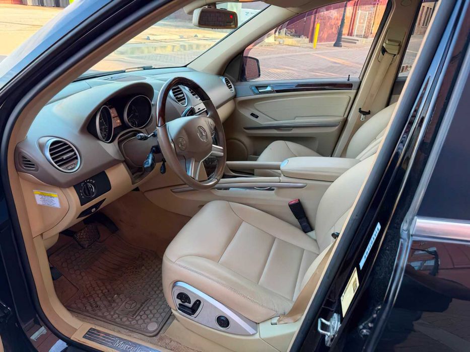 Mercedes-Benz M-Class ML 550      2011