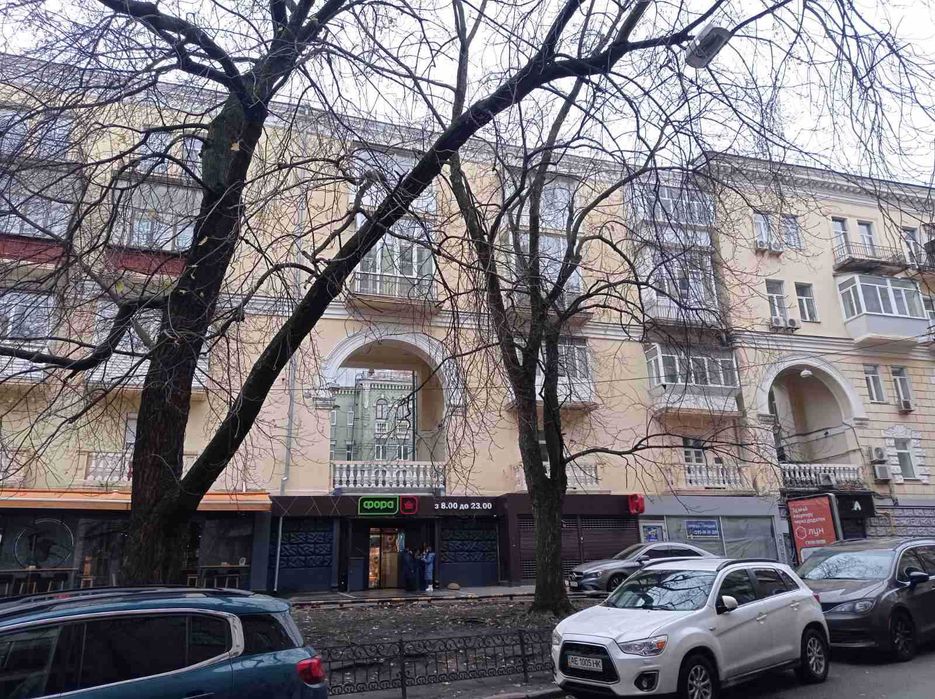 Центр Києва, метро Хрещатик, Лютеранська 3