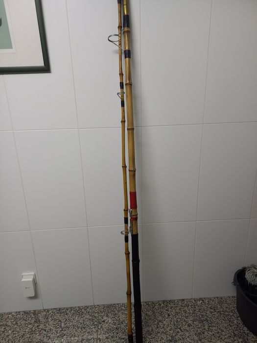 Cana de pesca  em bambu  para pesca ao comgro com 3.60 mts em otimo estado.