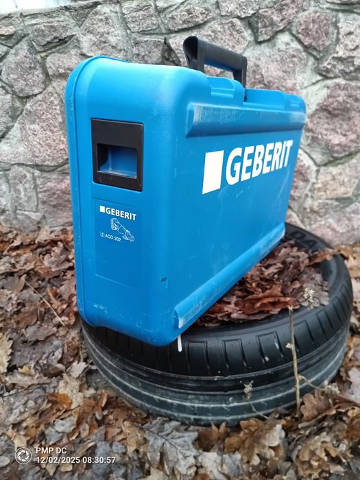 Акумуляторний прес Geberit ACO 202 (2)