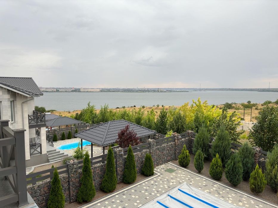 Автономный дом с бассейном