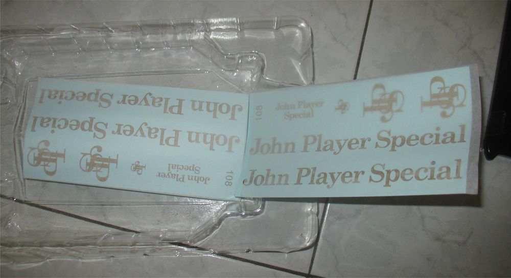 Ayrton Senna- Cobertura motor/chassis do Lotus Renault 97T -Escala 1/8