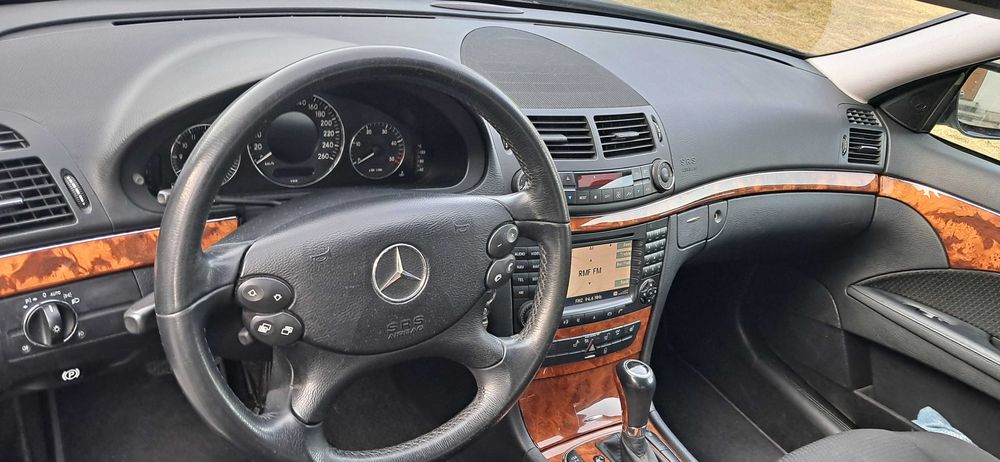 Mercedes - Benz W211
