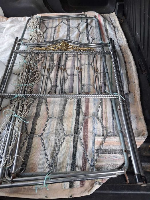 Cama para bebé antiga