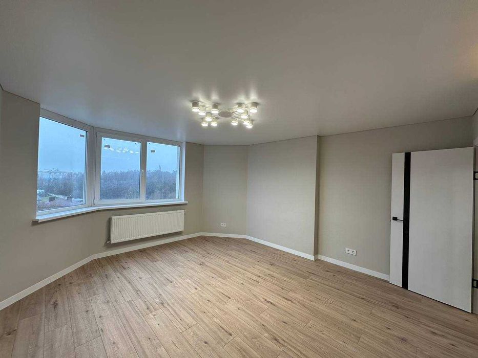 Хороша двокімнатна квартира на Виставці. Свіжий ремонт.