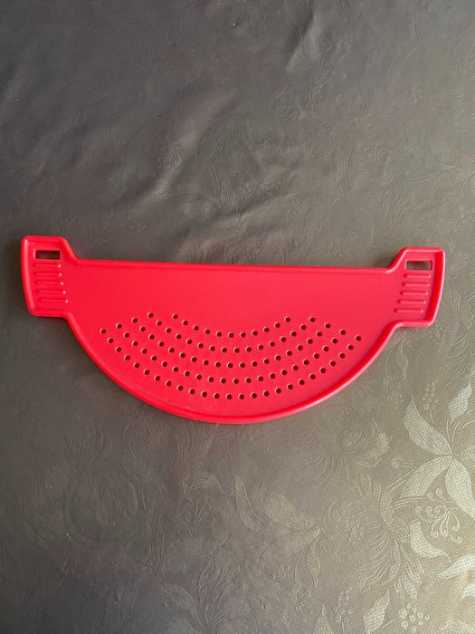 Utensílios de cozinha vários em vermelho