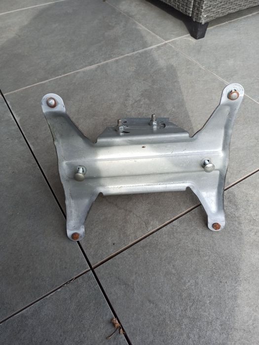 Mocowanie anteny satelitarnej