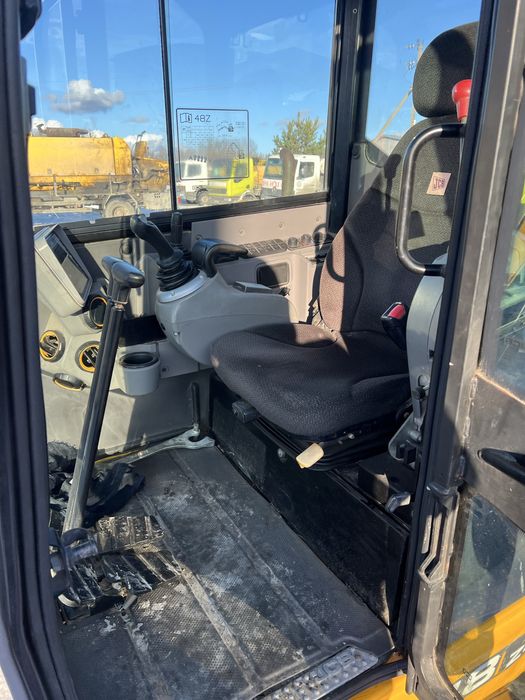 Продається JCB Z-48 Резинова гусениця.