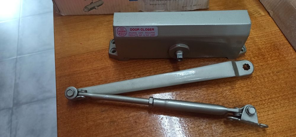 Mola hidráulica para portas