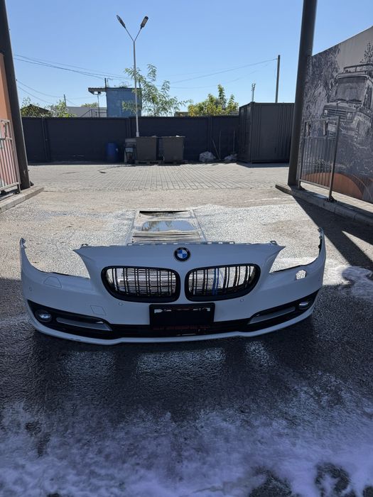 Продам передній бампер BMW F10 у зборі