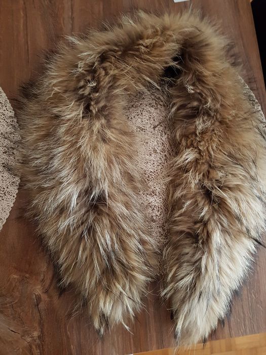Jenot naturalny śliczny szeroki kołnierz obszycie etola