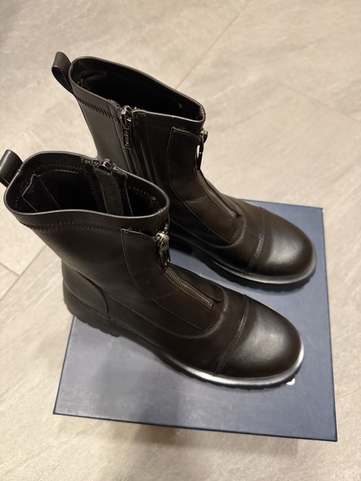 Ботинки жіночі в чорному кольорі