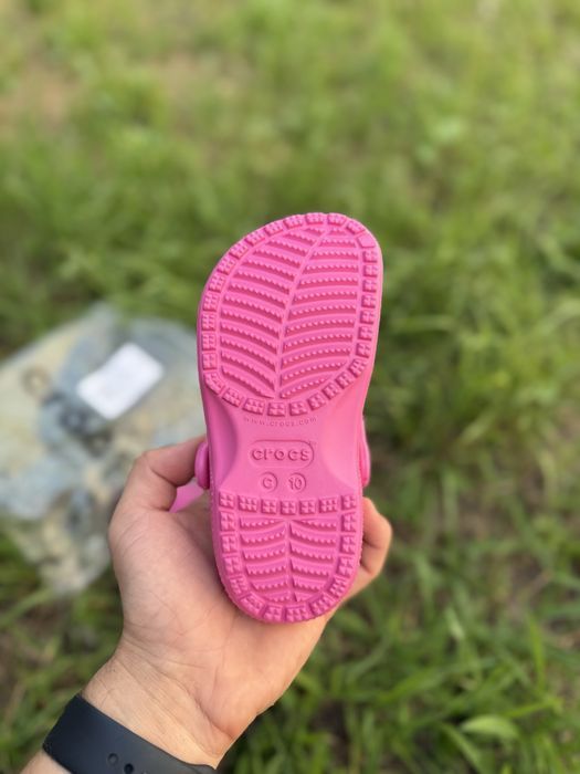 Дитячі крокси для дівчинки Crocs Classic Clog рожеві кроксы на девочку