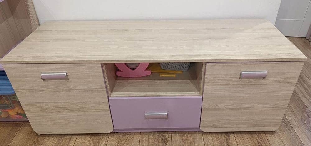 Zestaw mebli do pokoju dziecięcego