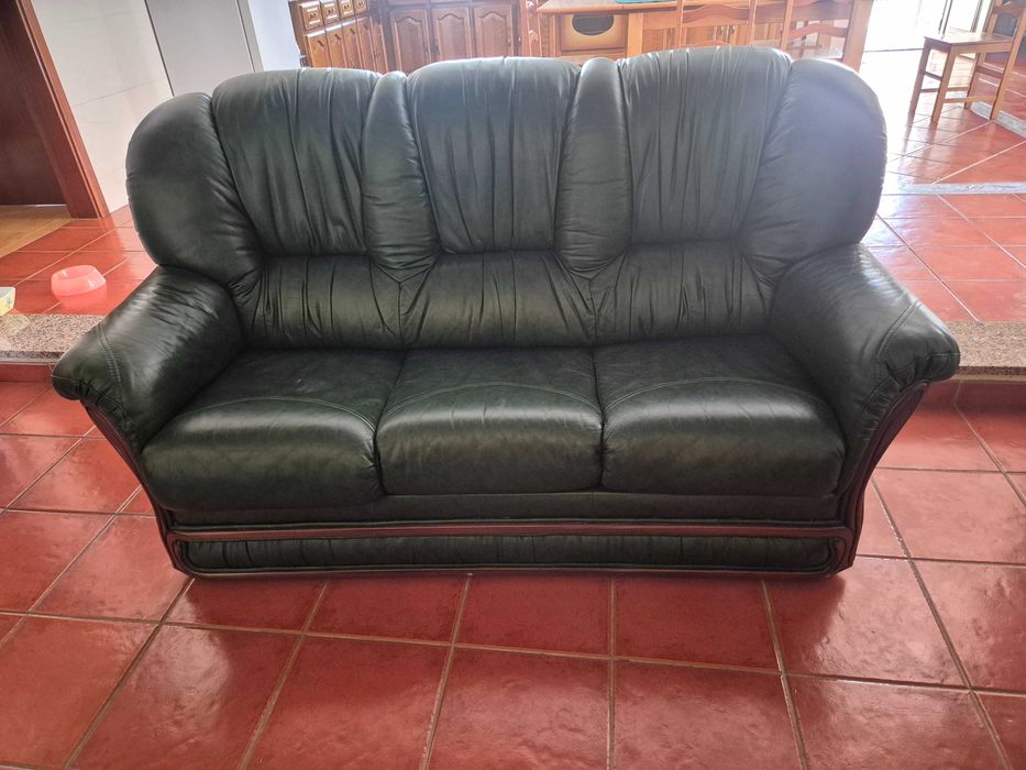 Sofas de pele em bom estado