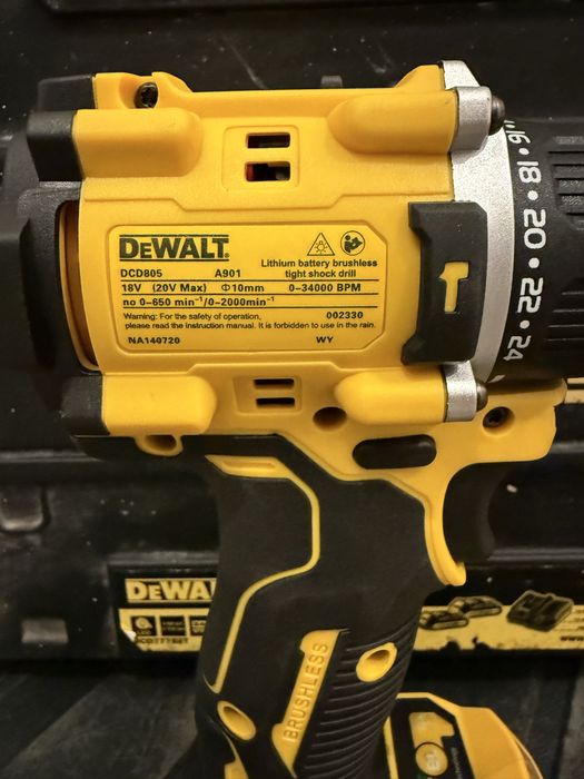 Nowa wkretarka DeWalt DCD805