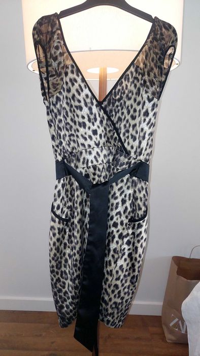 5 vestidos (incluindo 1 Guess by Marciano e 1 Adolfo Dominguez) por 35€
