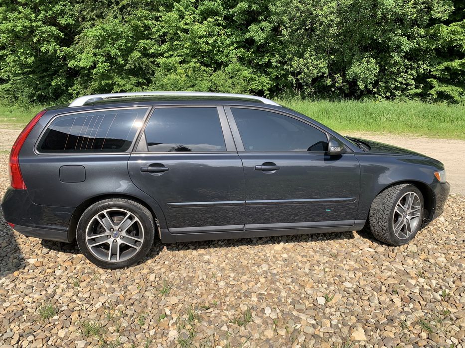 Вольво v50 2009 року випуску