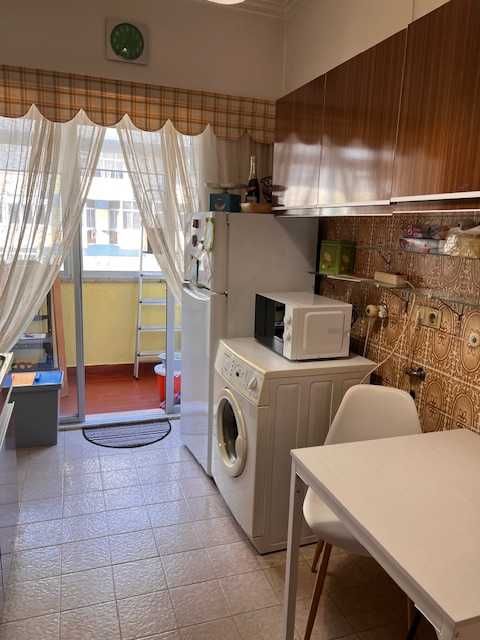 Quarto em apartamento luminoso em zona tranquila