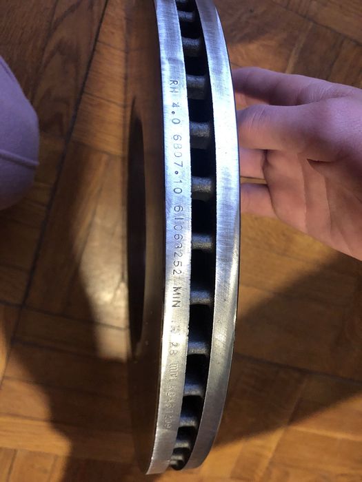 Тормоний діск на Ауди а6