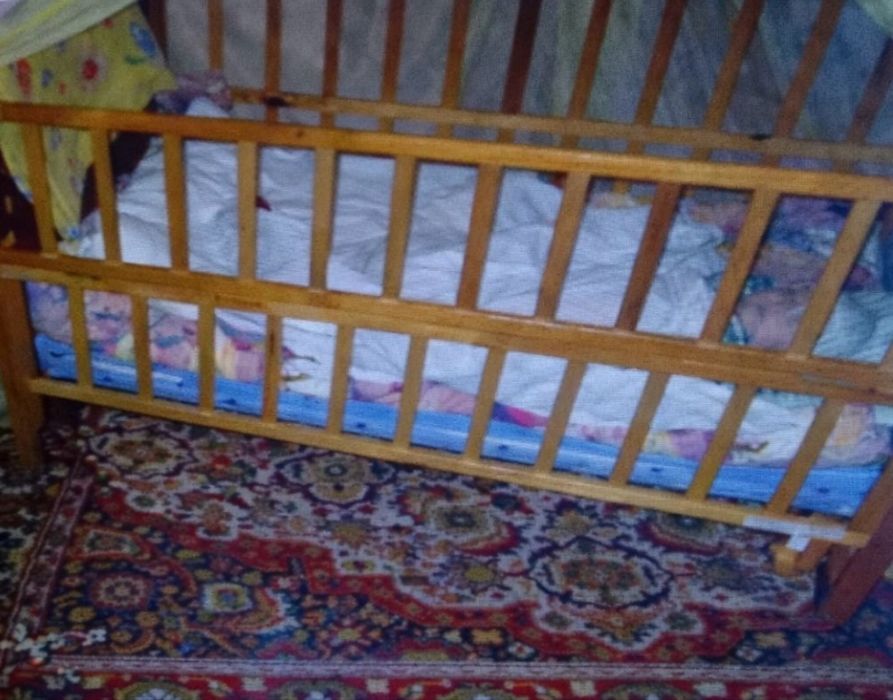 Дитяче  ліжечко.