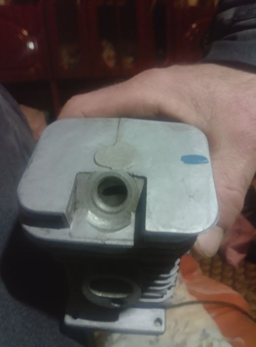 Продам   циліндр із піддоном. До 180 штиля.