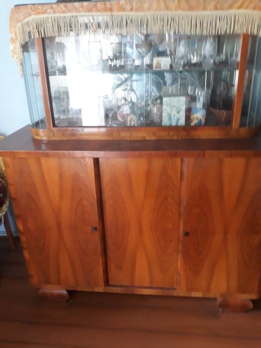 Сервант в доброму стані,антикваріат