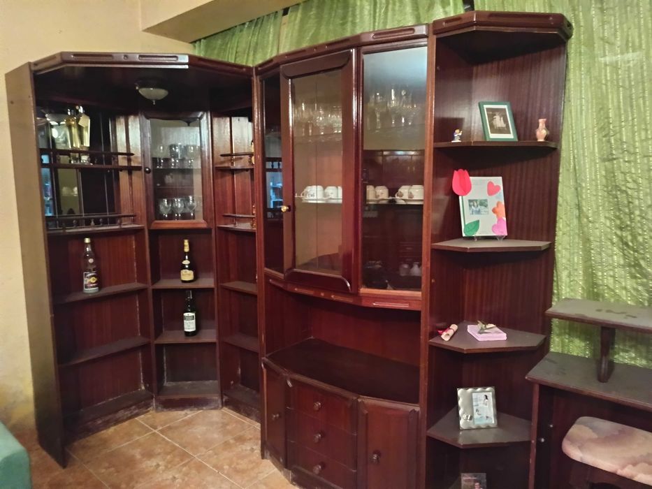 Vendo bar em madeira com bancos