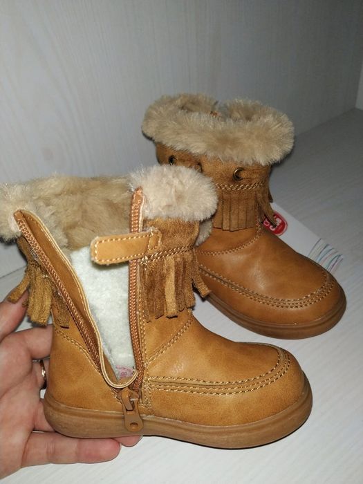 Зимове взуття для дівчинки