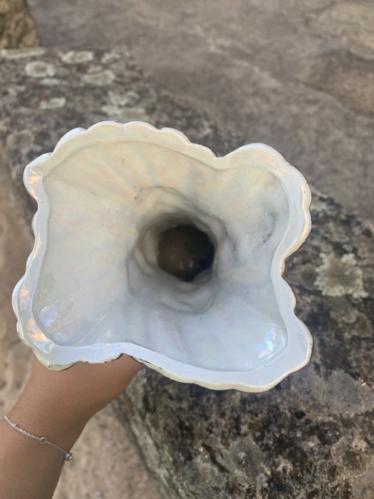 Jarra cerâmica decorativa com cisnes, com rebicoques coloridos