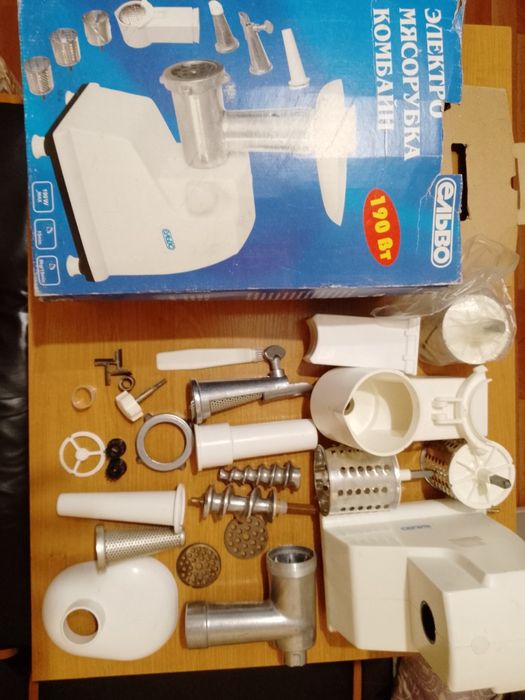 Електромясорубка комбайн