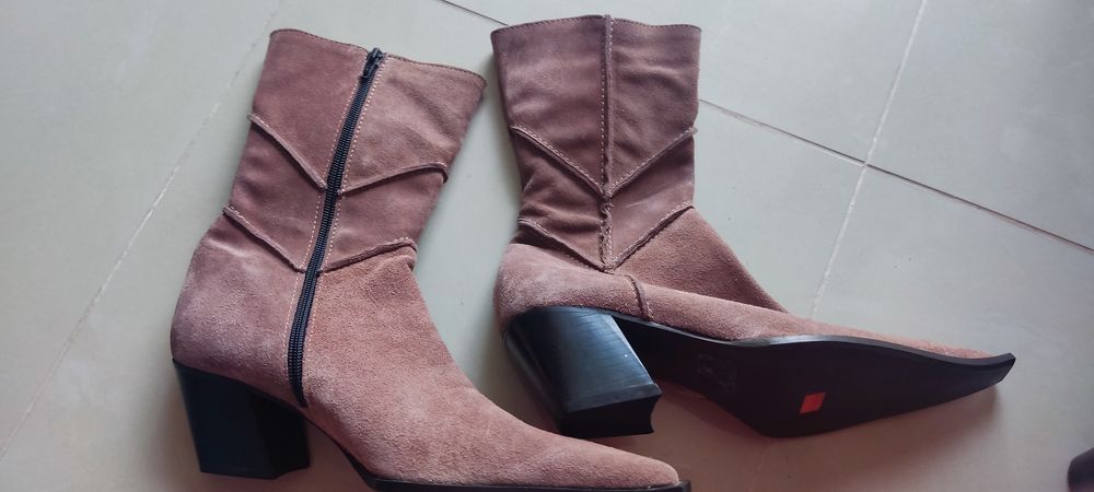 Botas de camurça nunca usadas