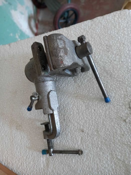 Тиски металлические