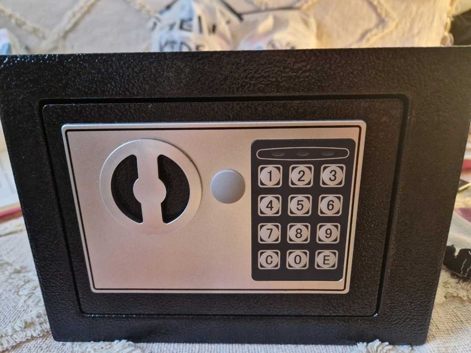 NOWY Sejf Domowy  Z Szyfrem Zamek Elektryczny Pancerny Kasetka Kasa