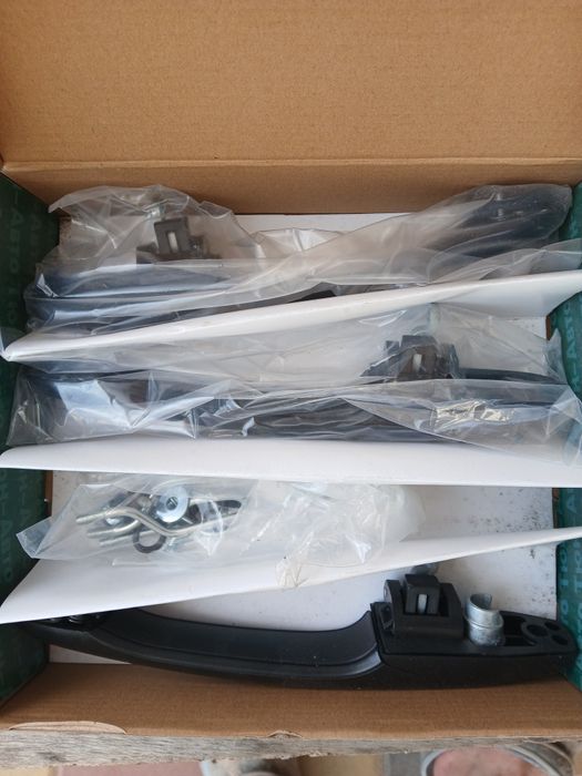 Продам комплект дверных ручек