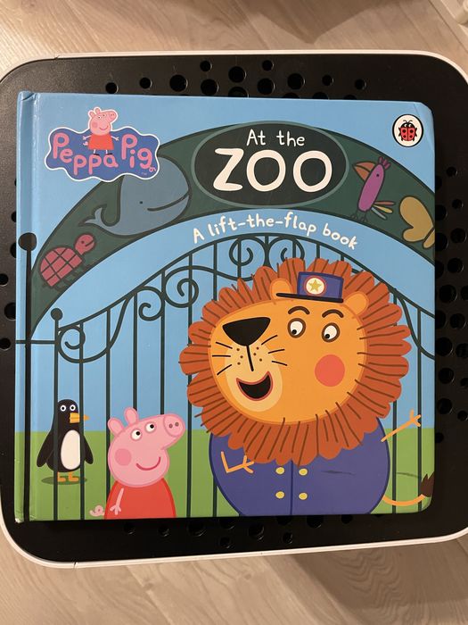 Книга Peppa Pig - At the zoo / книжки англійською, Свинка Пеппа в зоопарку
