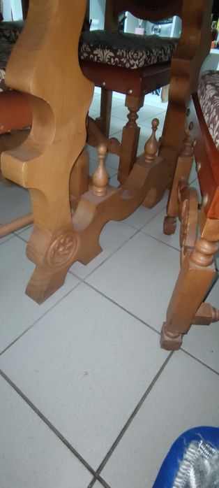 Mesa de madeira vintage com 8 cadeiras