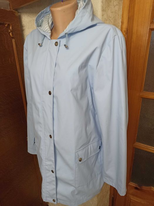 Стильна ніжно блакитна жіноча куртка-дощовик розмір 48-50 XL