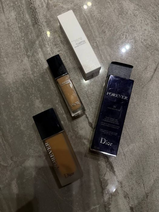 Тональна основа Dior
