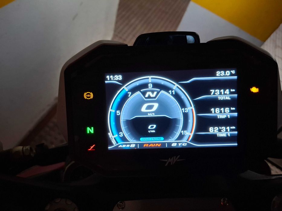 MV Agusta Dragster 800R "Rosso"