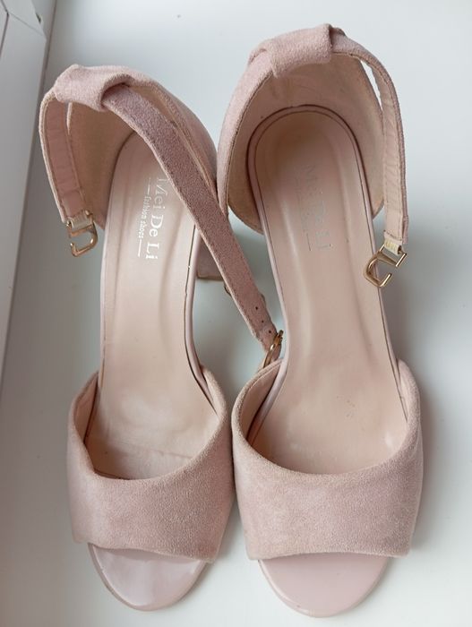 Босоніжки замш в гарному стані